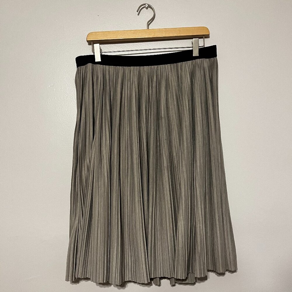 Aprt 9 | Grey Pleated Midi Skirt